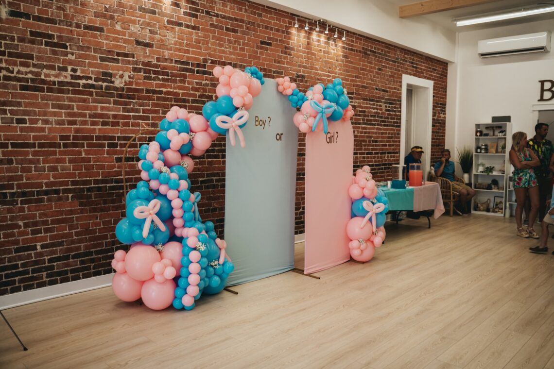 pink and blue balloon garland