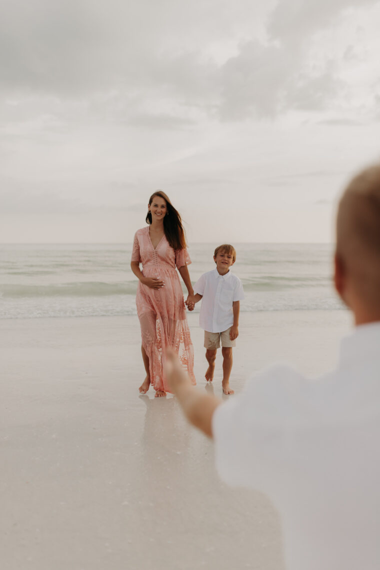 beach maternity photo