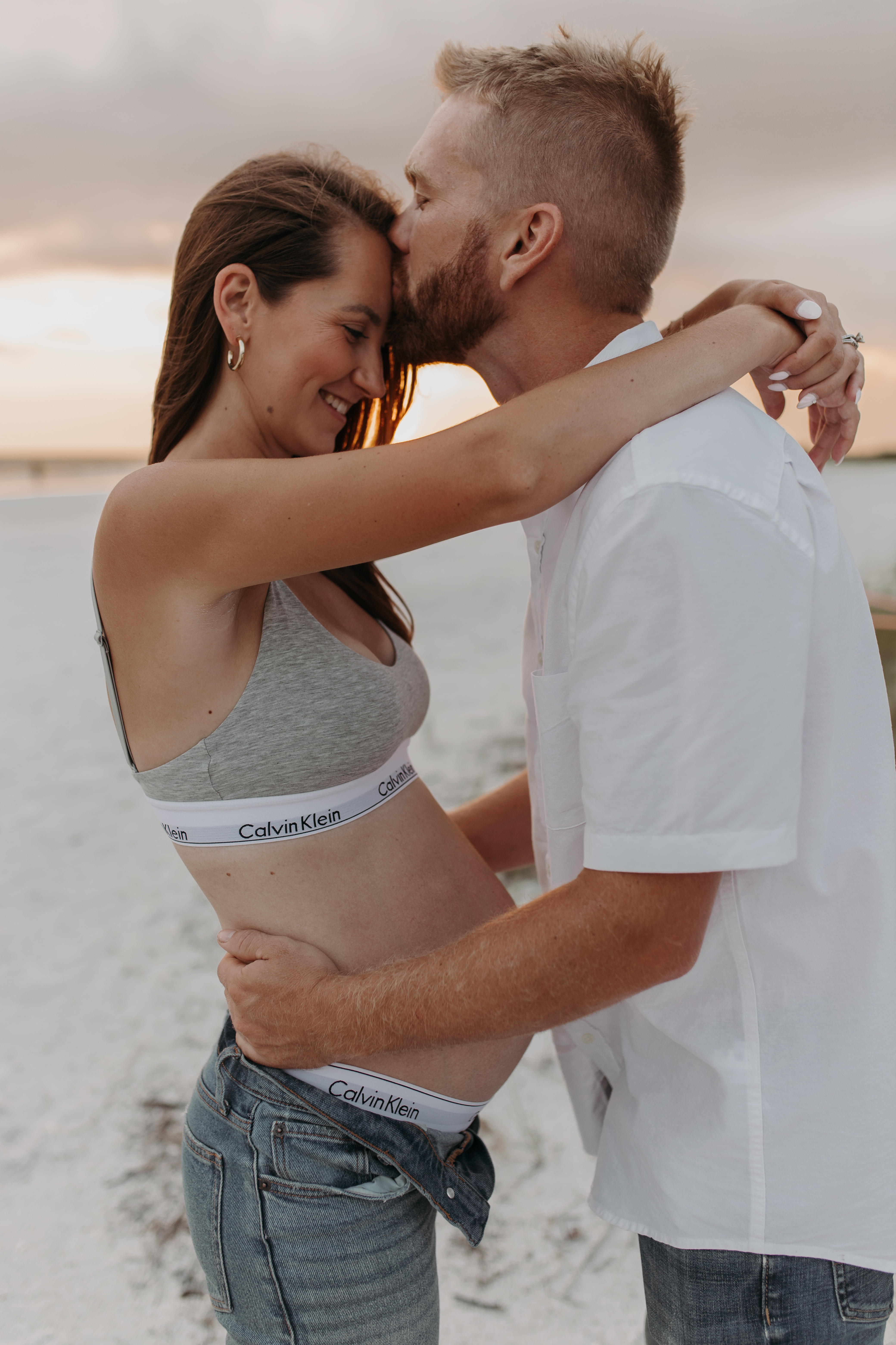 beach maternity photo